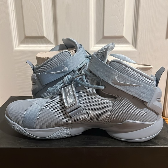 NEW MENS NIKE BASKETBALL LEBRON JAMES Soldier IX / 9 PRM in Blue Grey , US 10.5 - Picture 3 of 5
